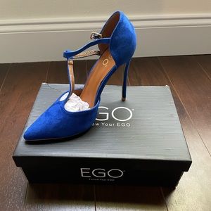 4/$40 NWOT Blue Suede Heel